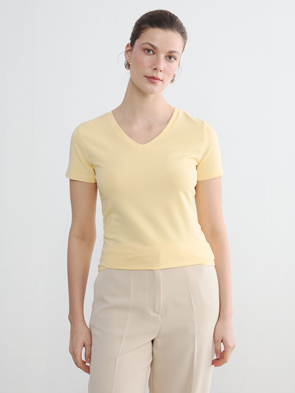 Әйелдер сары футболка