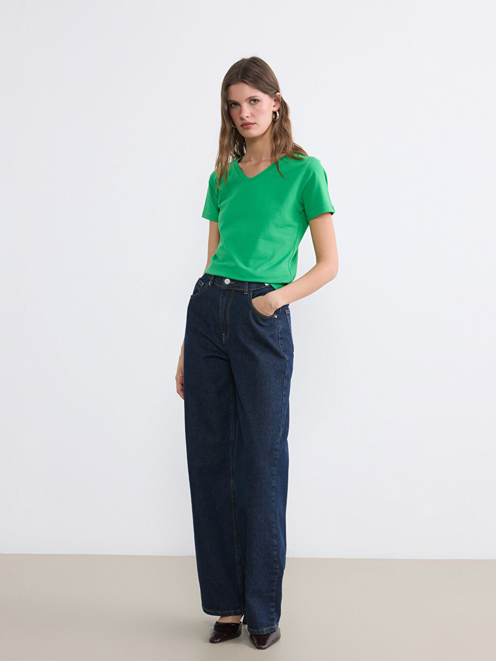 Yeşil V Yaka Kadın Tişört-1