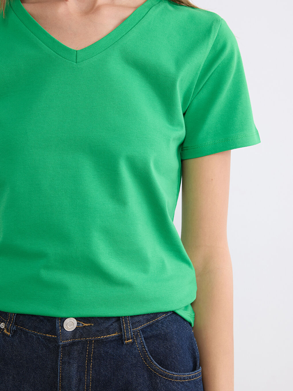 Yeşil V Yaka Kadın Tişört-2