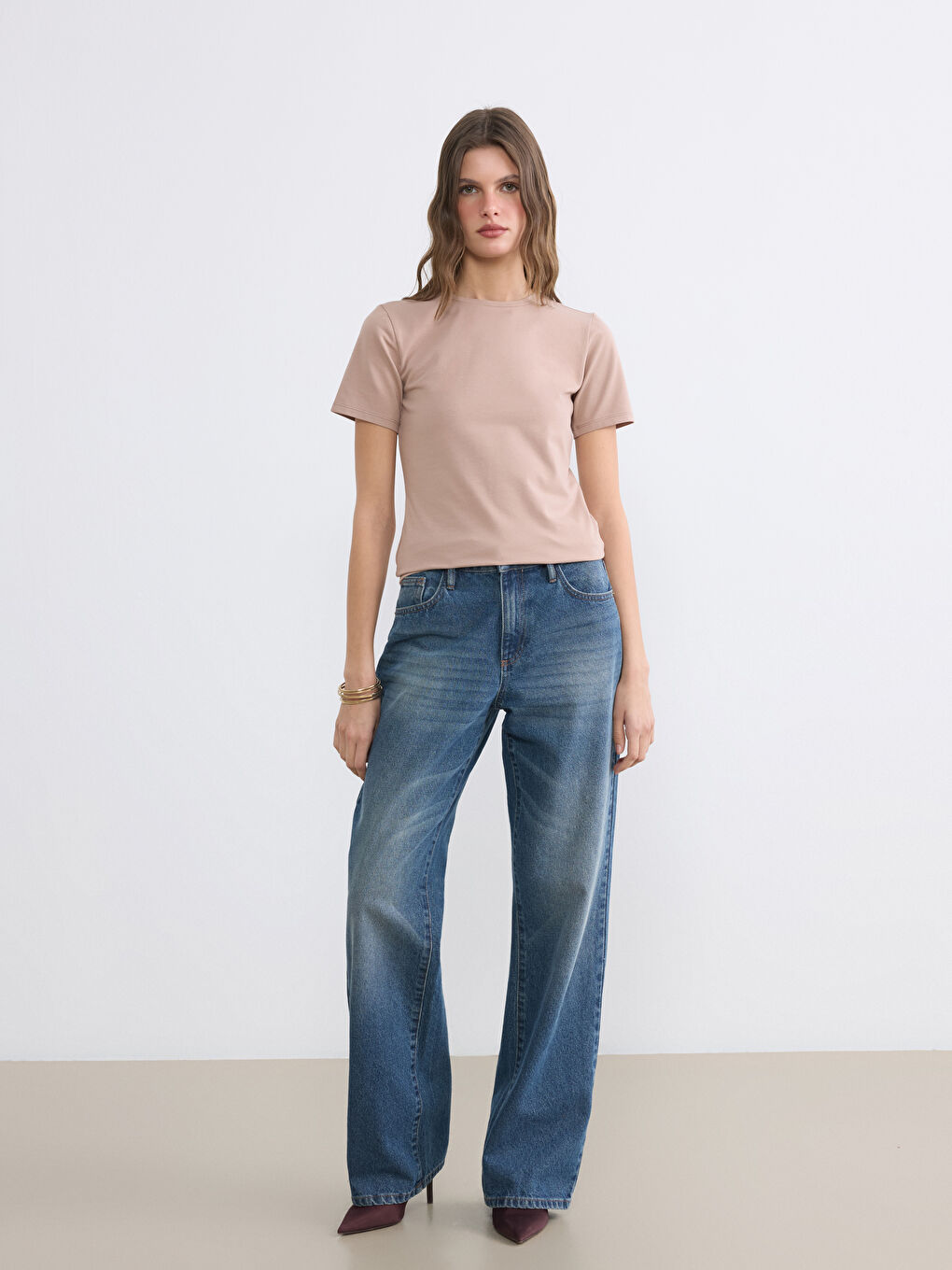 Kahverengi Bisiklet Yaka Kadın Tişört-1