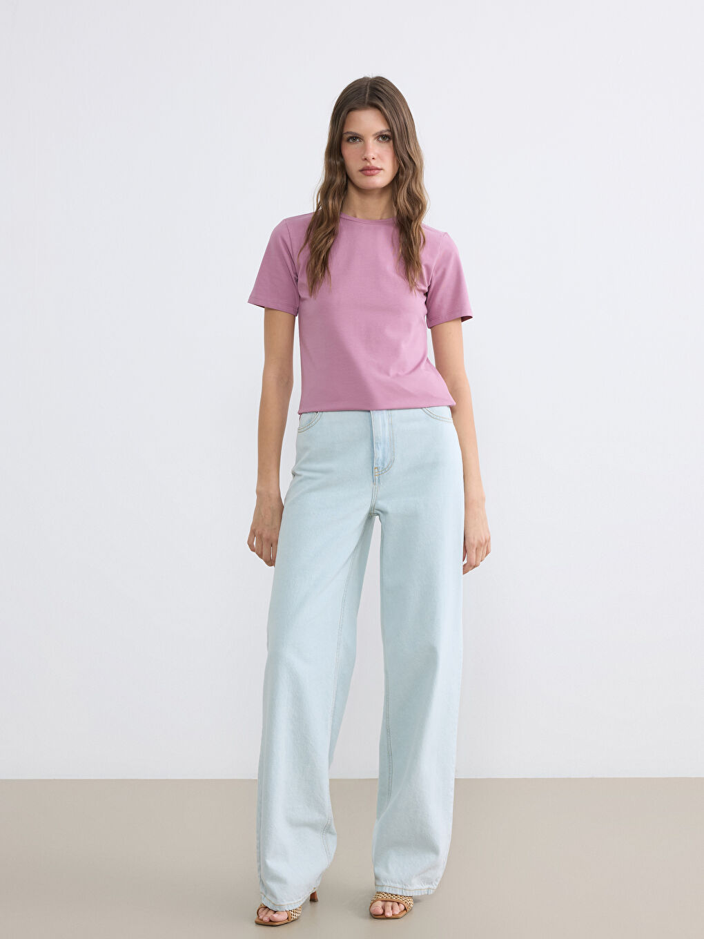 Женская футболка с круглым вырезом-1