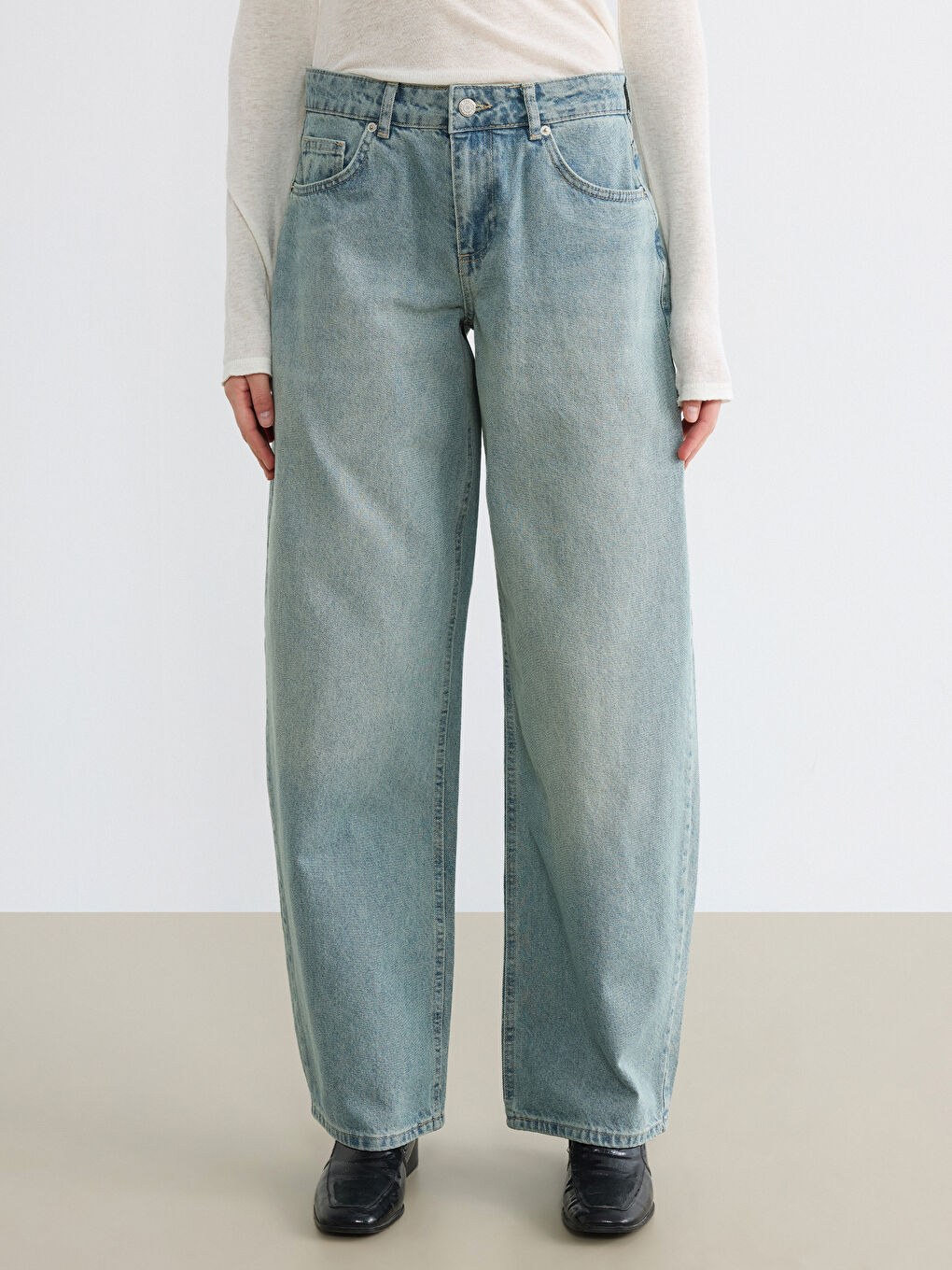 Women's Balloon Fit Jeans-1