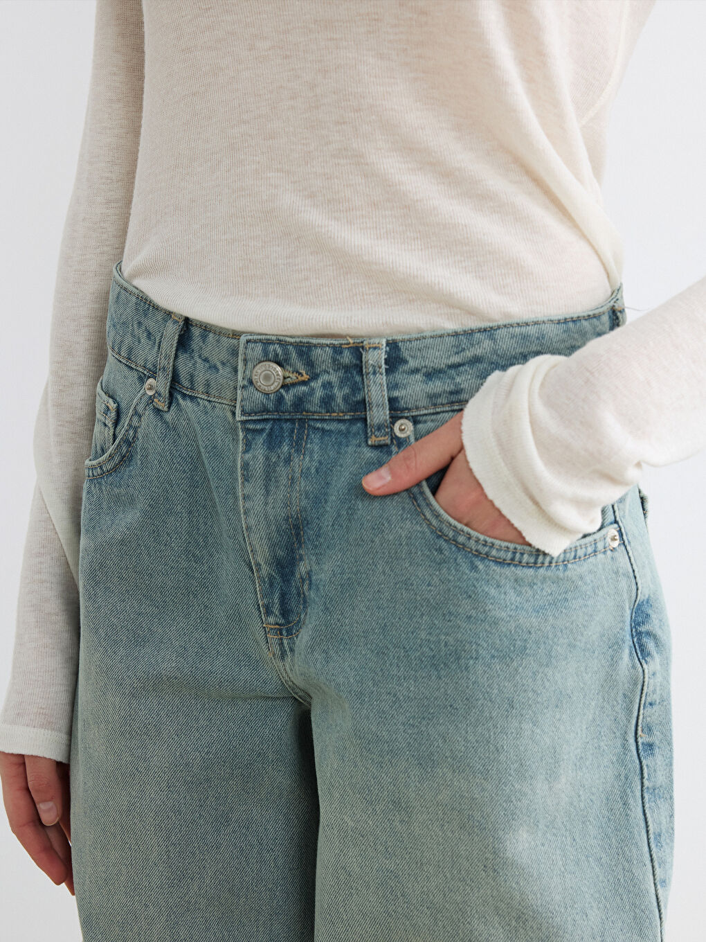 Women's Balloon Fit Jeans-2