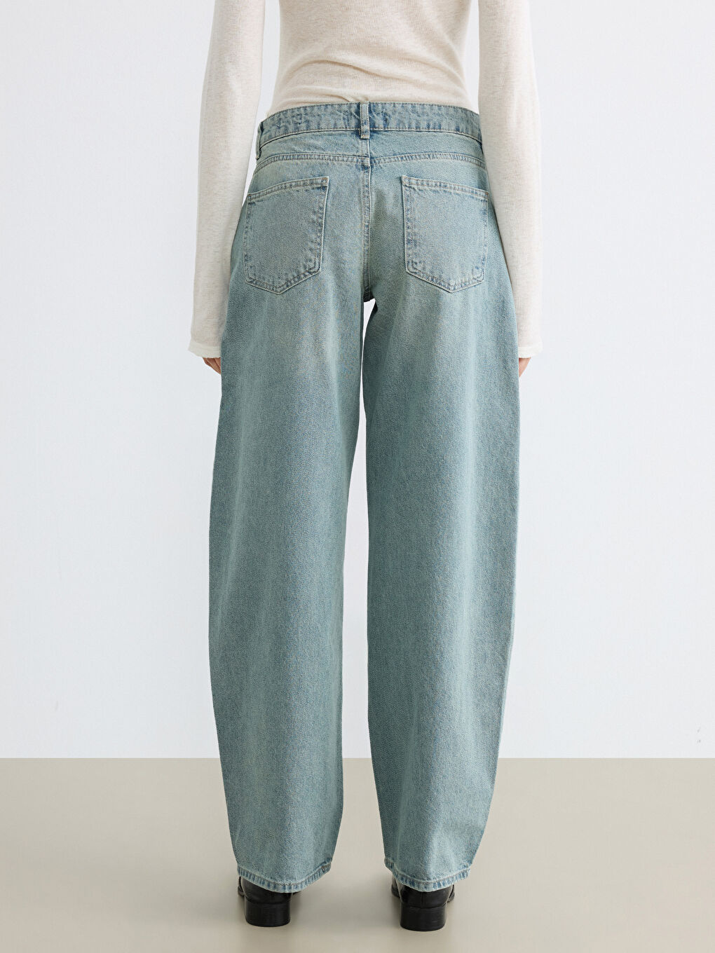 Women's Balloon Fit Jeans-3