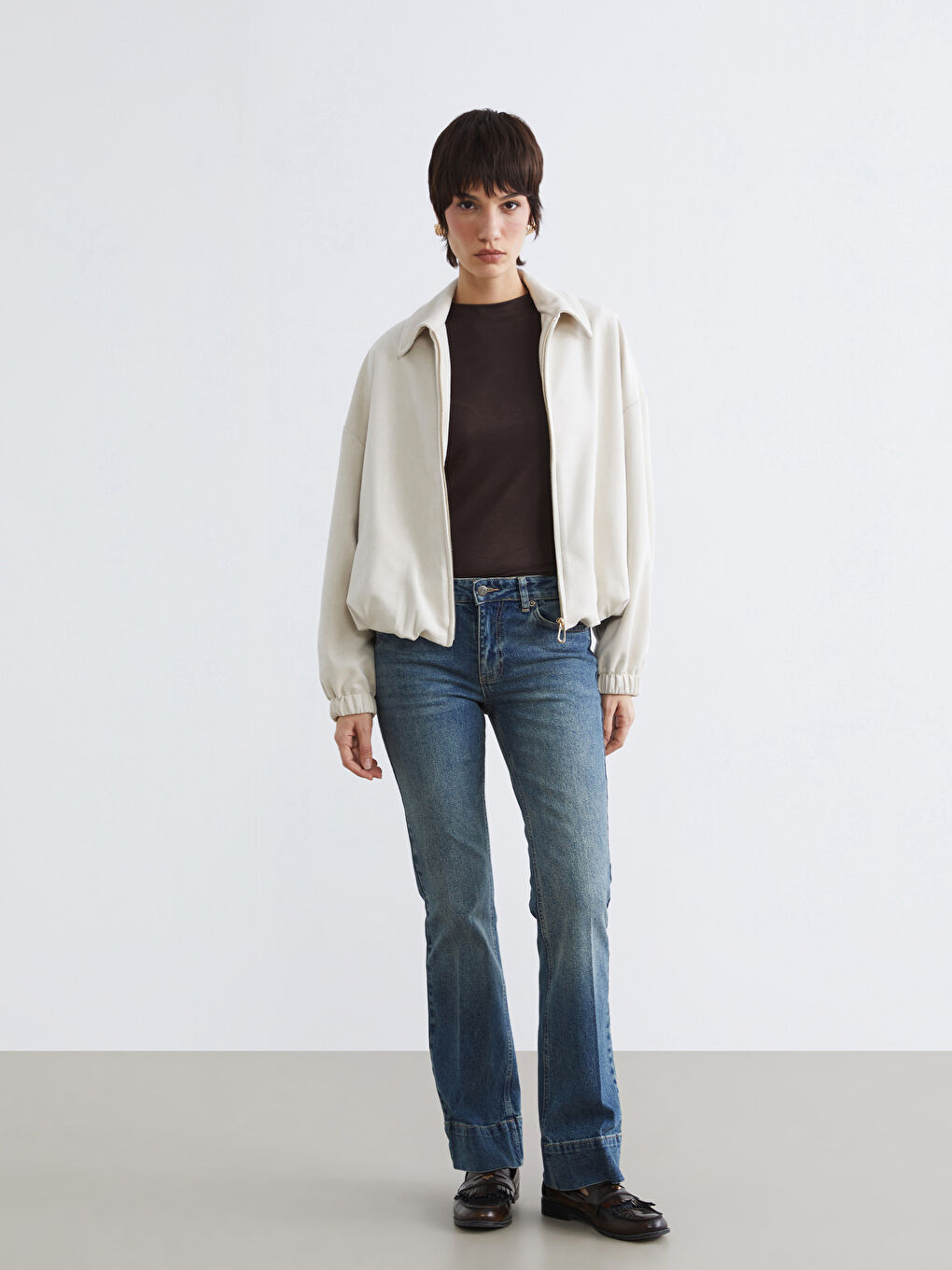 Дамски джинсови панталони с разкрояване