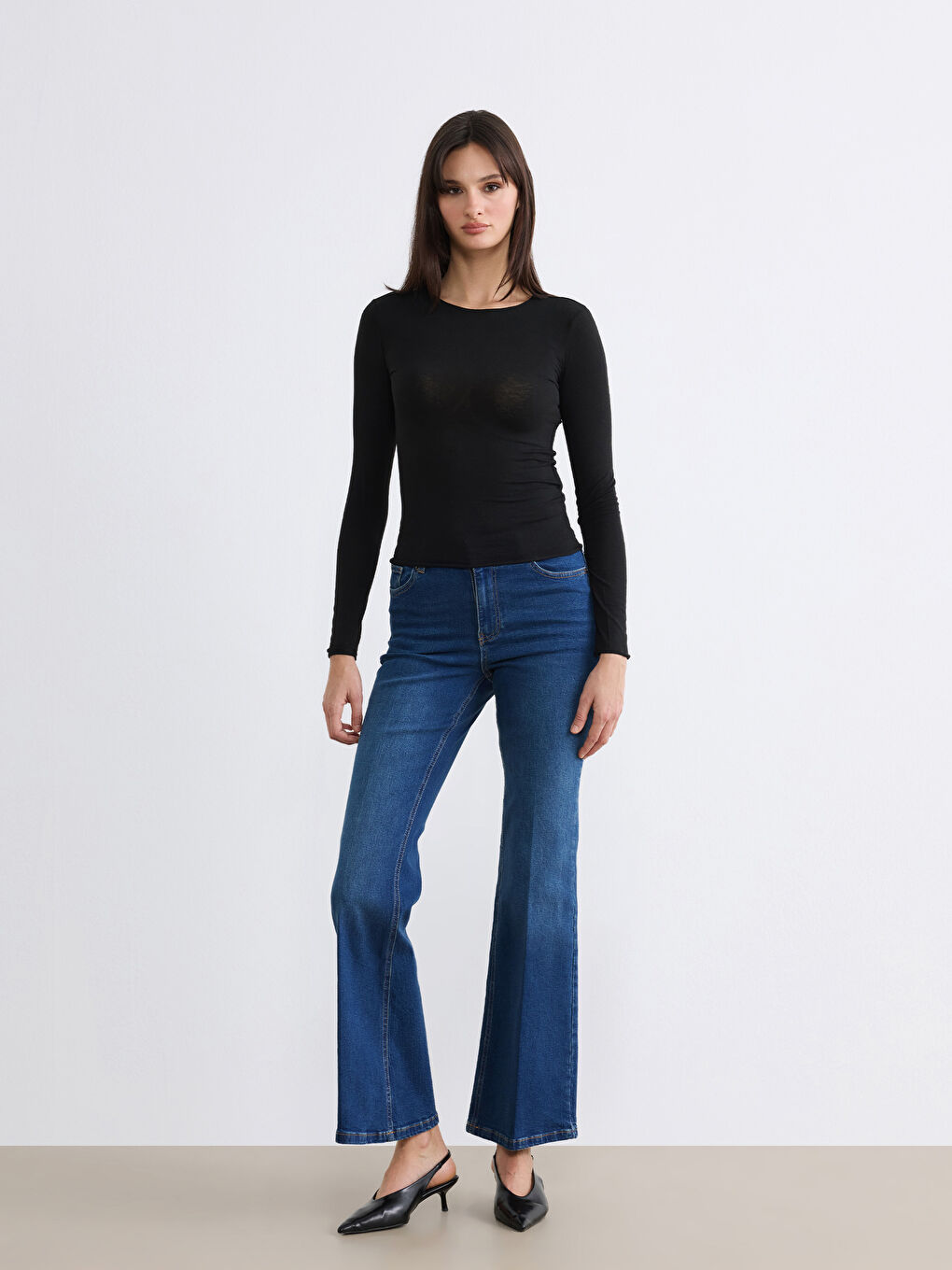 Женские джинсы клёш с высокой посадкой