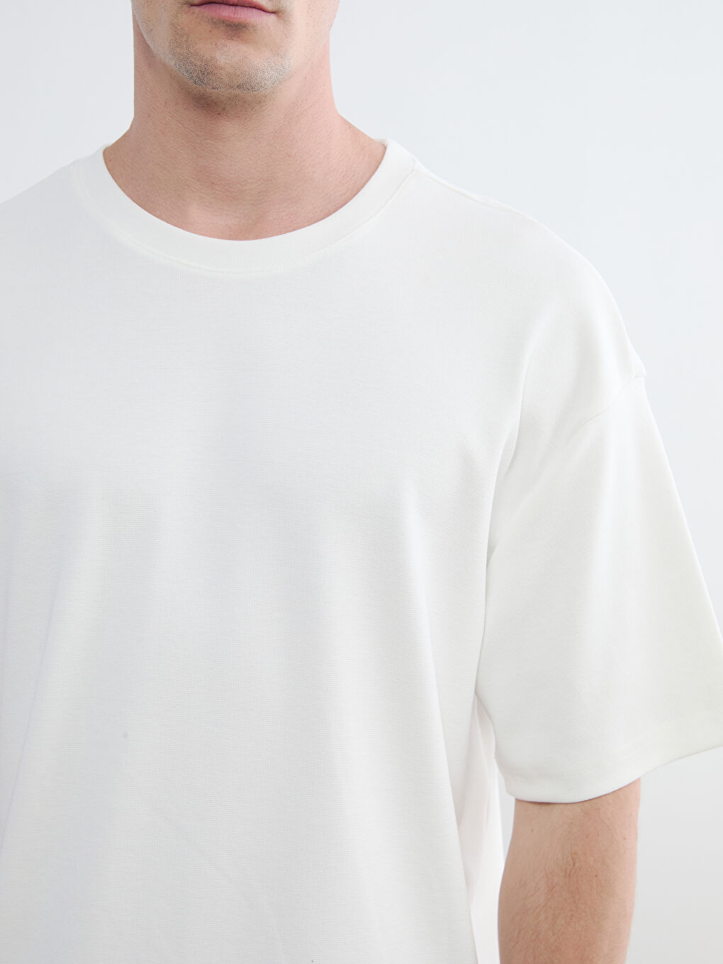 Beyaz Bisiklet Yaka Erkek Tişört-2