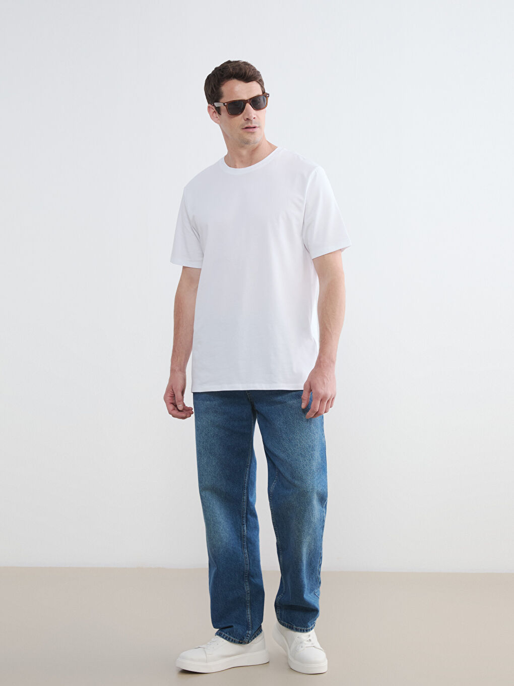 Beyaz Standart Fit Erkek Tişört-1