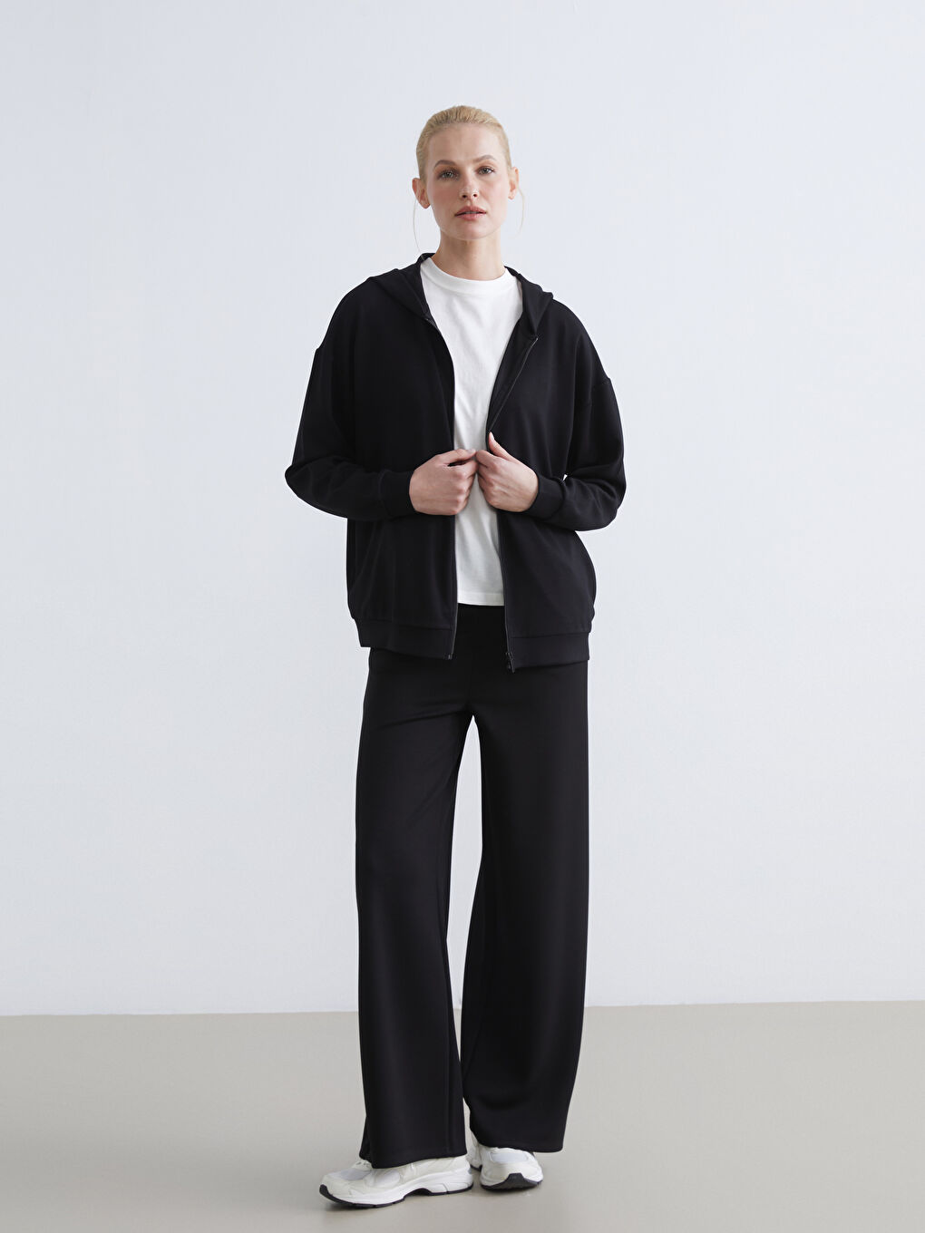 بلوزی بە زنجیر ڕه‌ش ژن-1