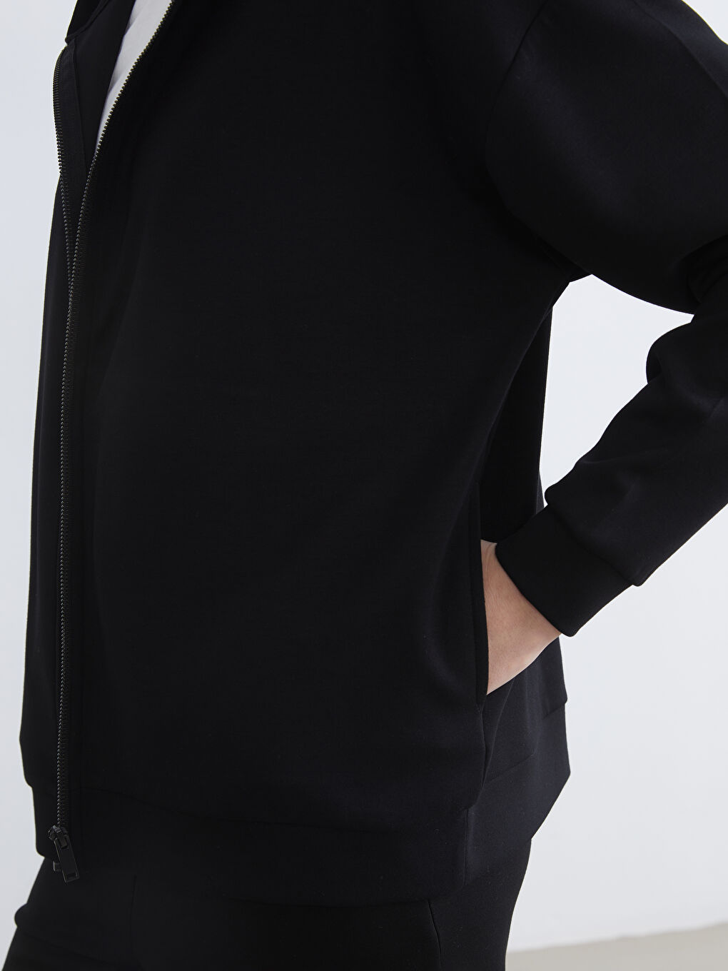 بلوزی بە زنجیر ڕه‌ش ژن-2