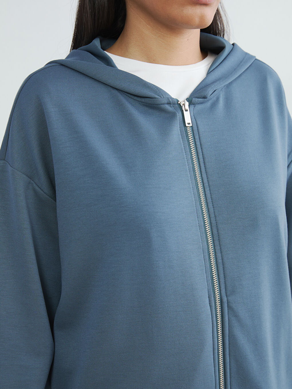 Gri Kapüşonlu Soft Touch Kadın Fermuarlı Sweatshirt-3