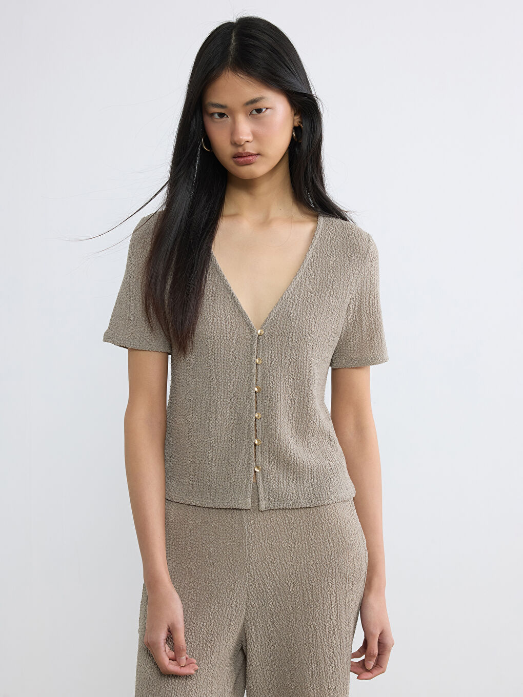 Kahverengi V Yaka Dokulu Bluz