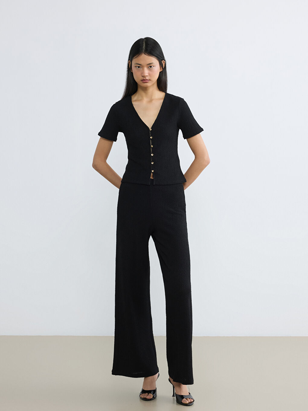 Siyah V Yaka Dokulu Bluz-1