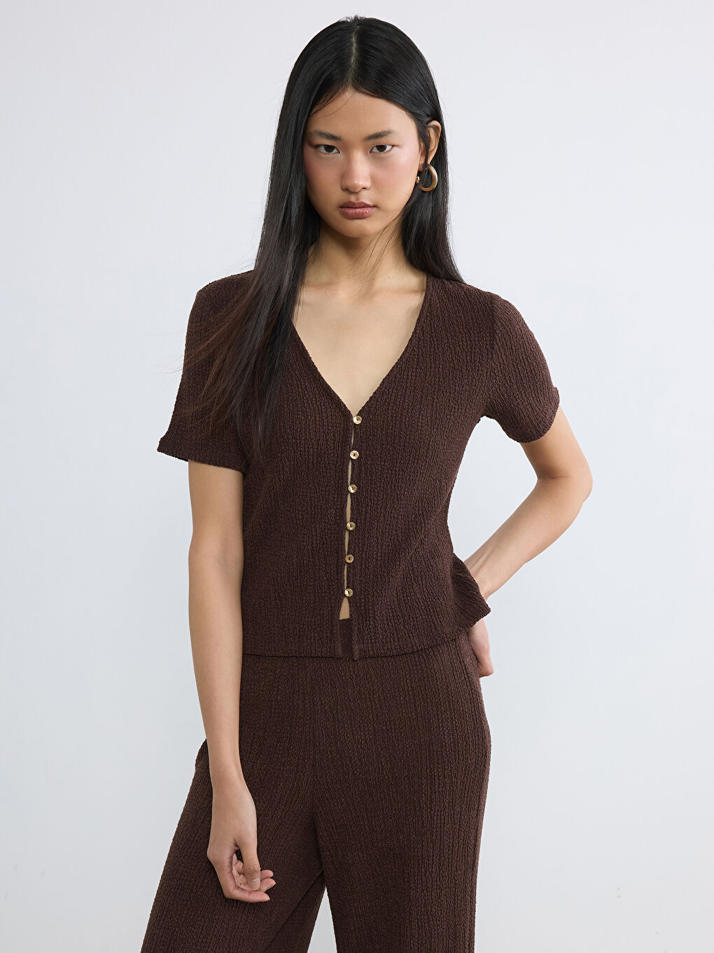 Kahverengi V Yaka Dokulu Bluz