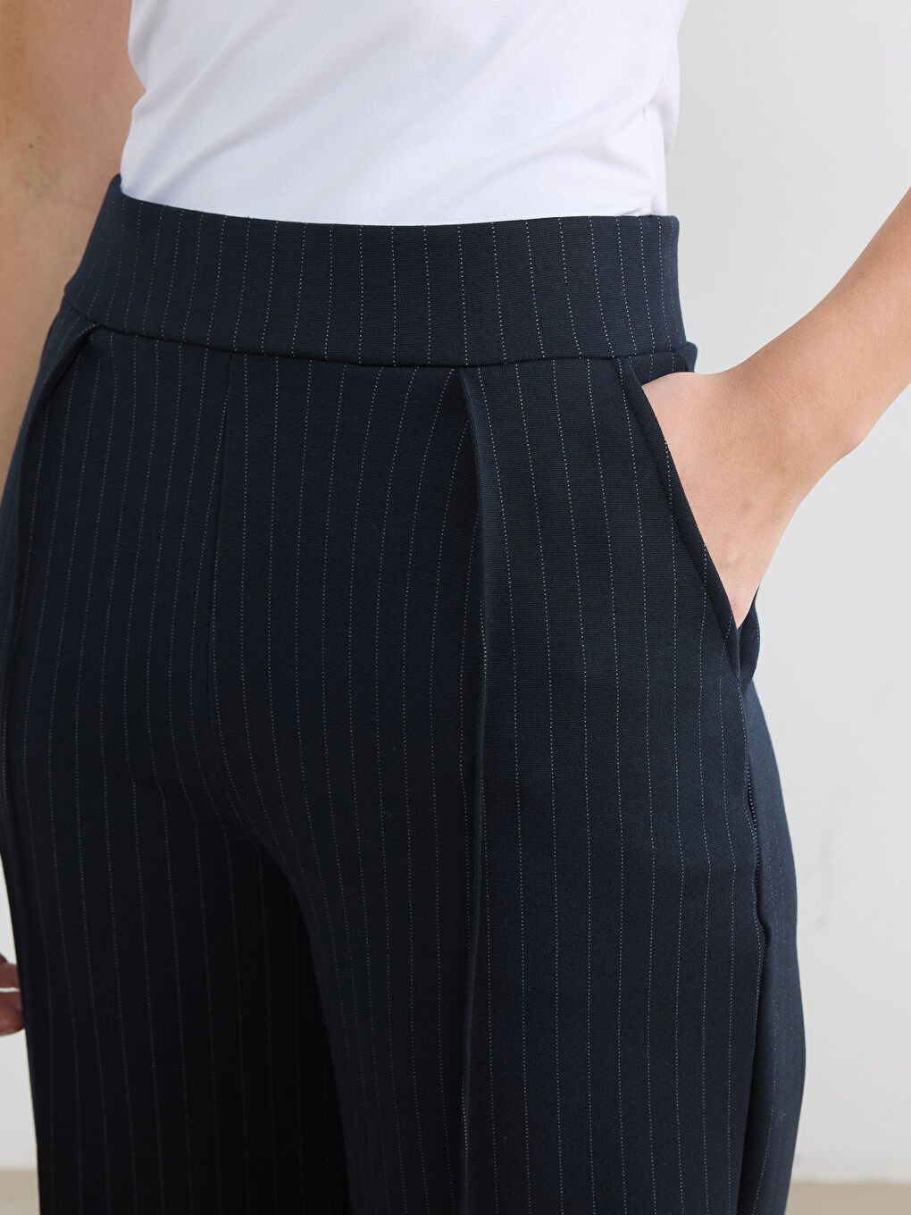 Lacivert Geniş Paça Çizgili Kadın Kumaş Pantolon-3