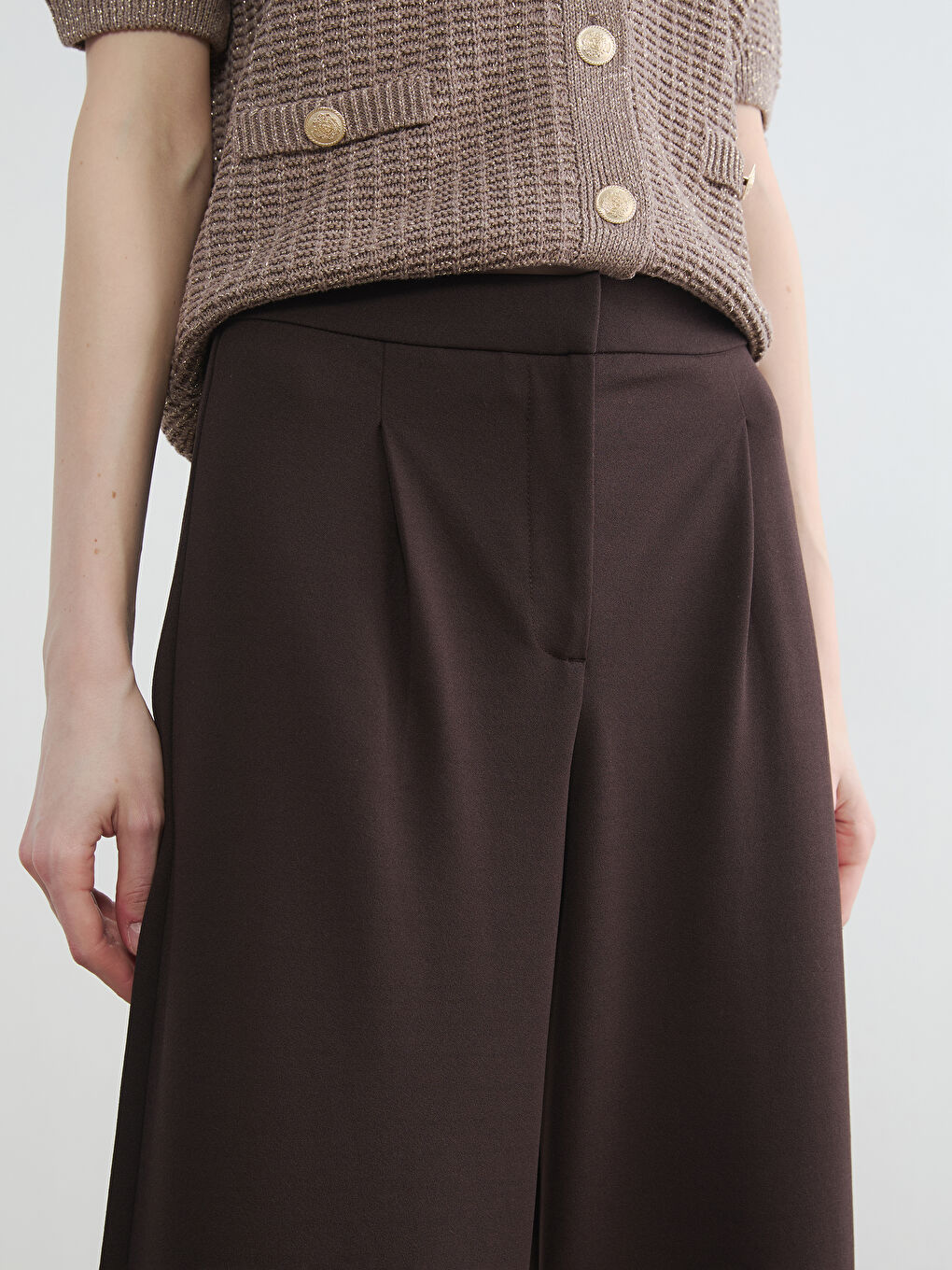 Kahverengi Yüksek Bel Geniş Paça Pileli Kadın Kumaş Pantolon-2