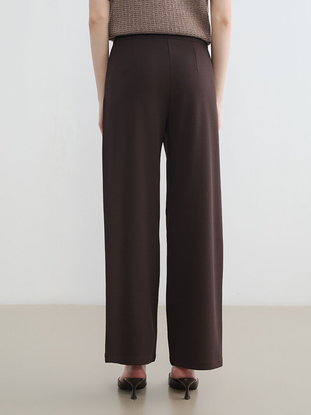 Kahverengi Yüksek Bel Geniş Paça Pileli Kadın Kumaş Pantolon-3