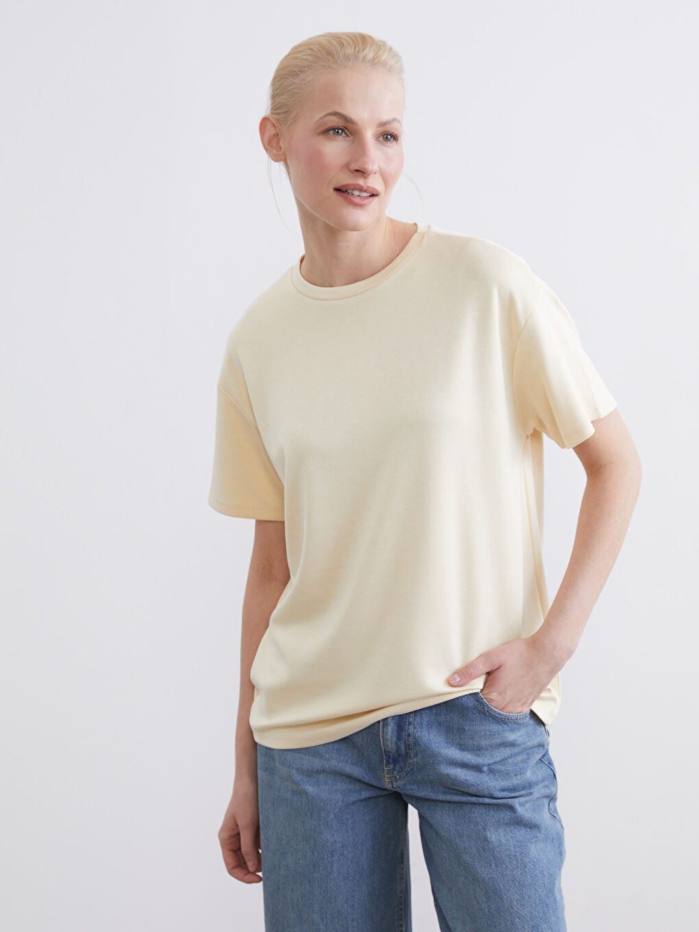 Bej Bisiklet Yaka Soft Touch Kadın Tişört