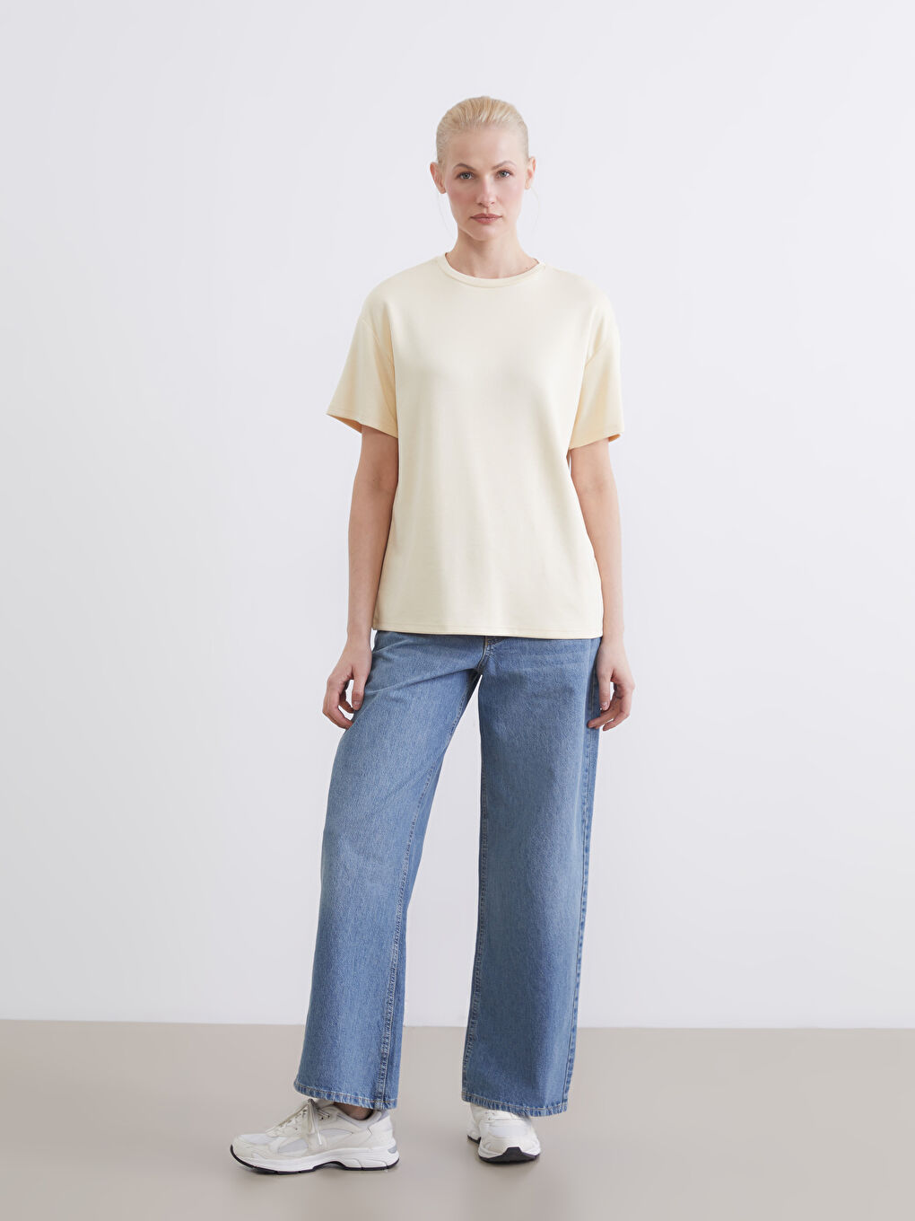 Bej Bisiklet Yaka Soft Touch Kadın Tişört-1