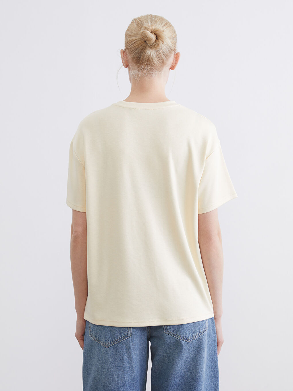 Bej Bisiklet Yaka Soft Touch Kadın Tişört-3