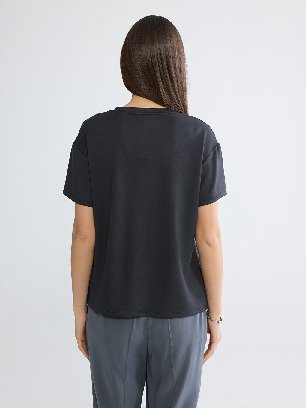 Siyah Bisiklet Yaka Soft Touch Kadın Tişört-3