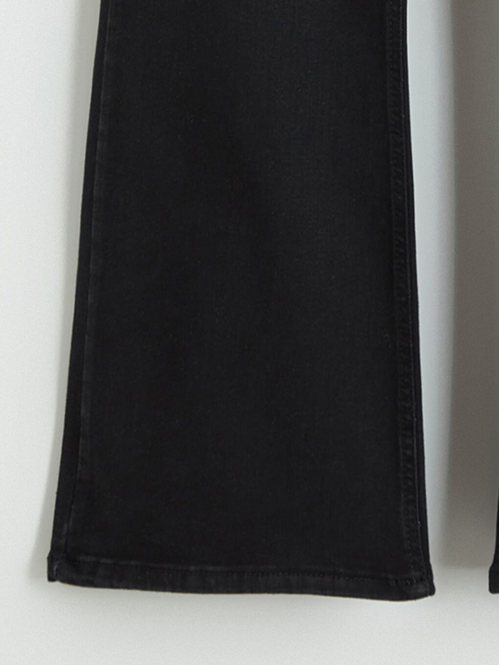 Siyah Crop Flare Kadın Jean Pantolon-1