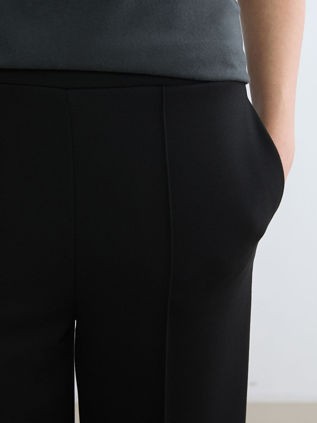 Siyah Beli Lastikli Soft Touch Kadın Eşofman Altı-2