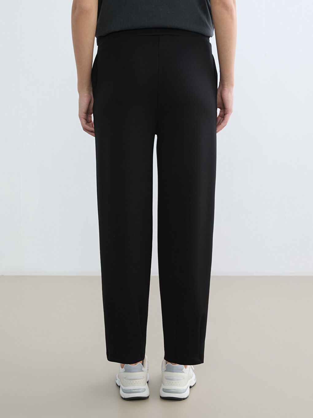 Siyah Beli Lastikli Soft Touch Kadın Eşofman Altı-3