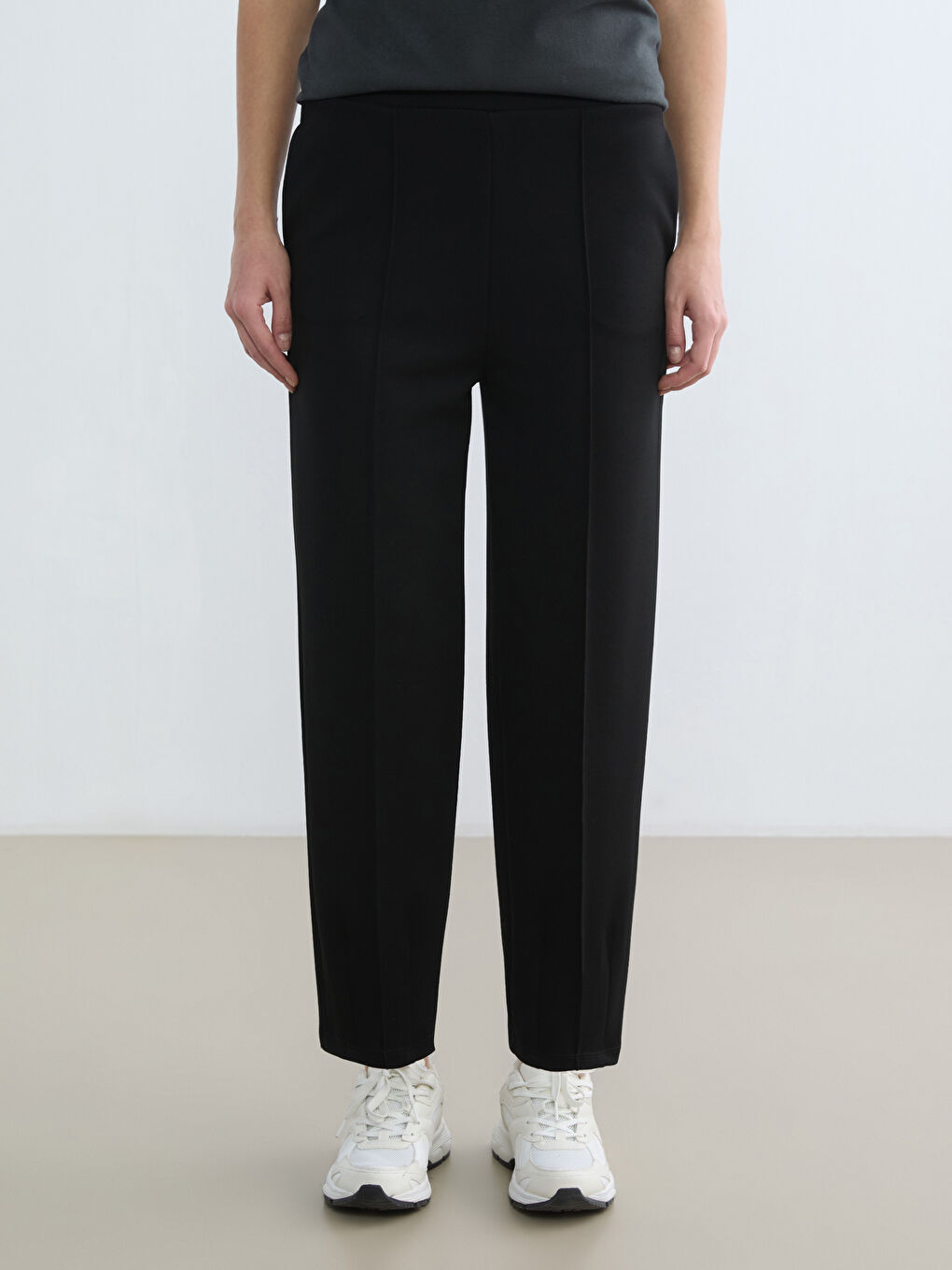 Siyah Beli Lastikli Soft Touch Kadın Eşofman Altı-1