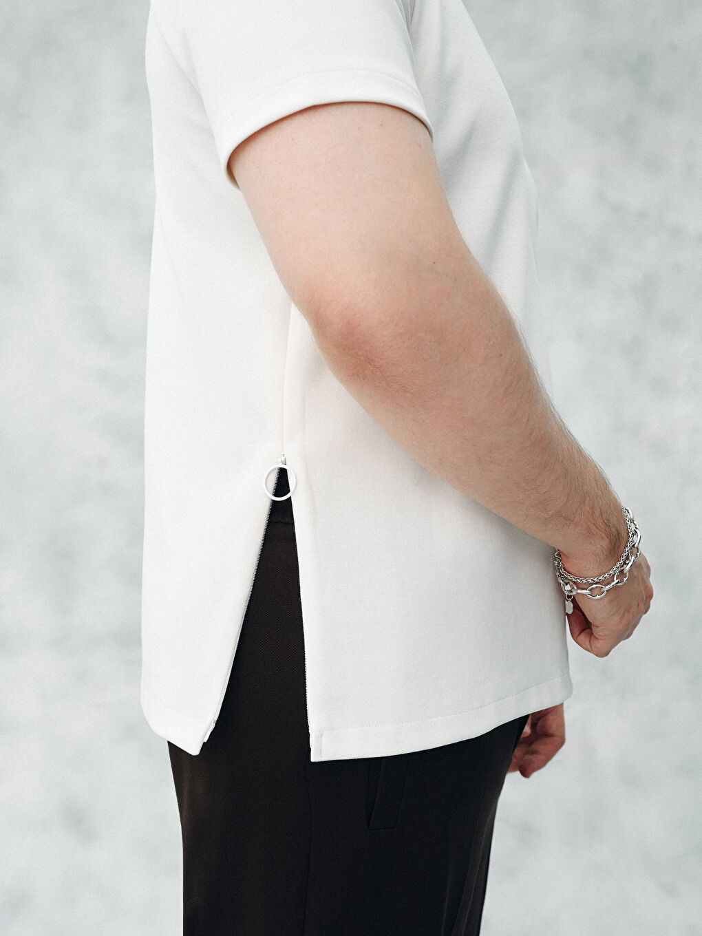 Ekru Kolay Giyilebilir Fermuar Kapamalı Erkek Tişört-2