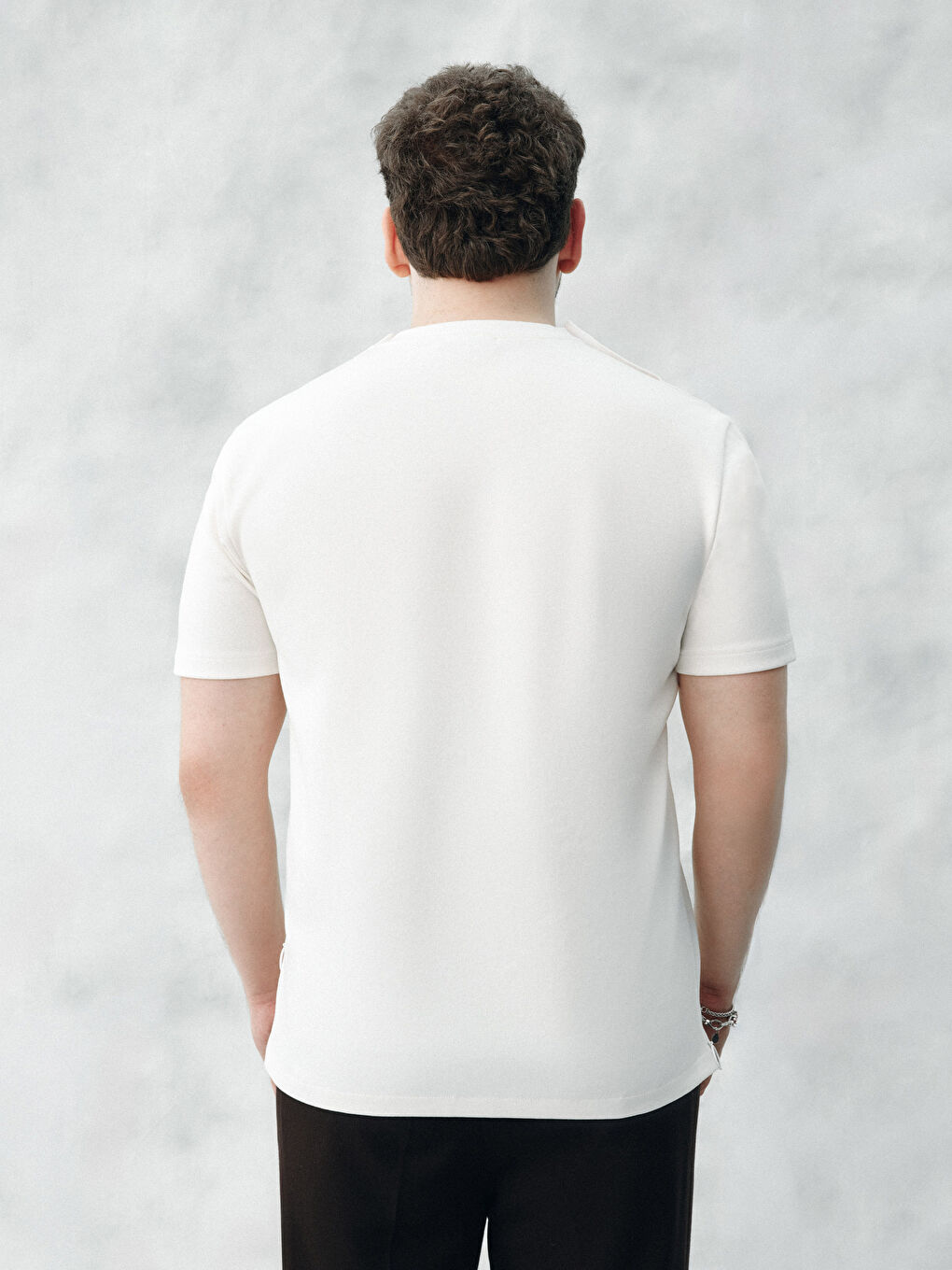Ekru Kolay Giyilebilir Fermuar Kapamalı Erkek Tişört-3