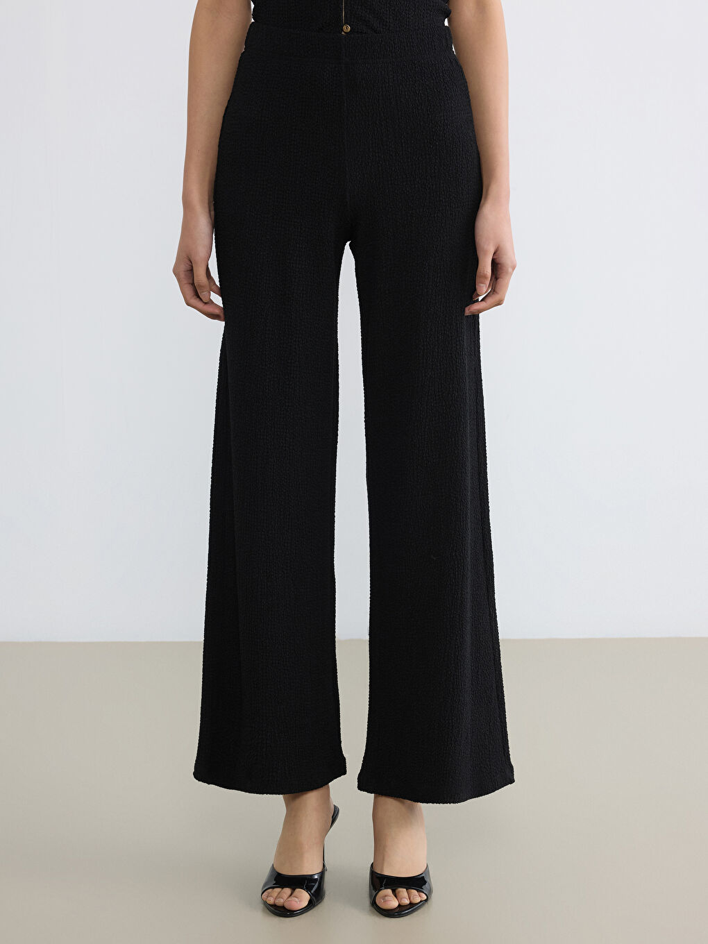 Siyah Beli Lastikli Dokulu Kadın Pantolon-1