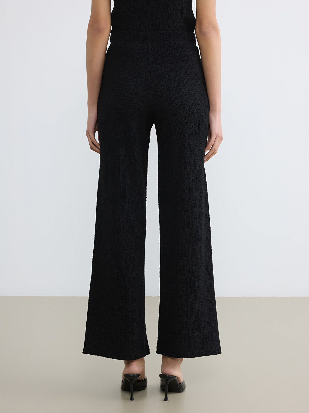 Siyah Beli Lastikli Dokulu Kadın Pantolon-3