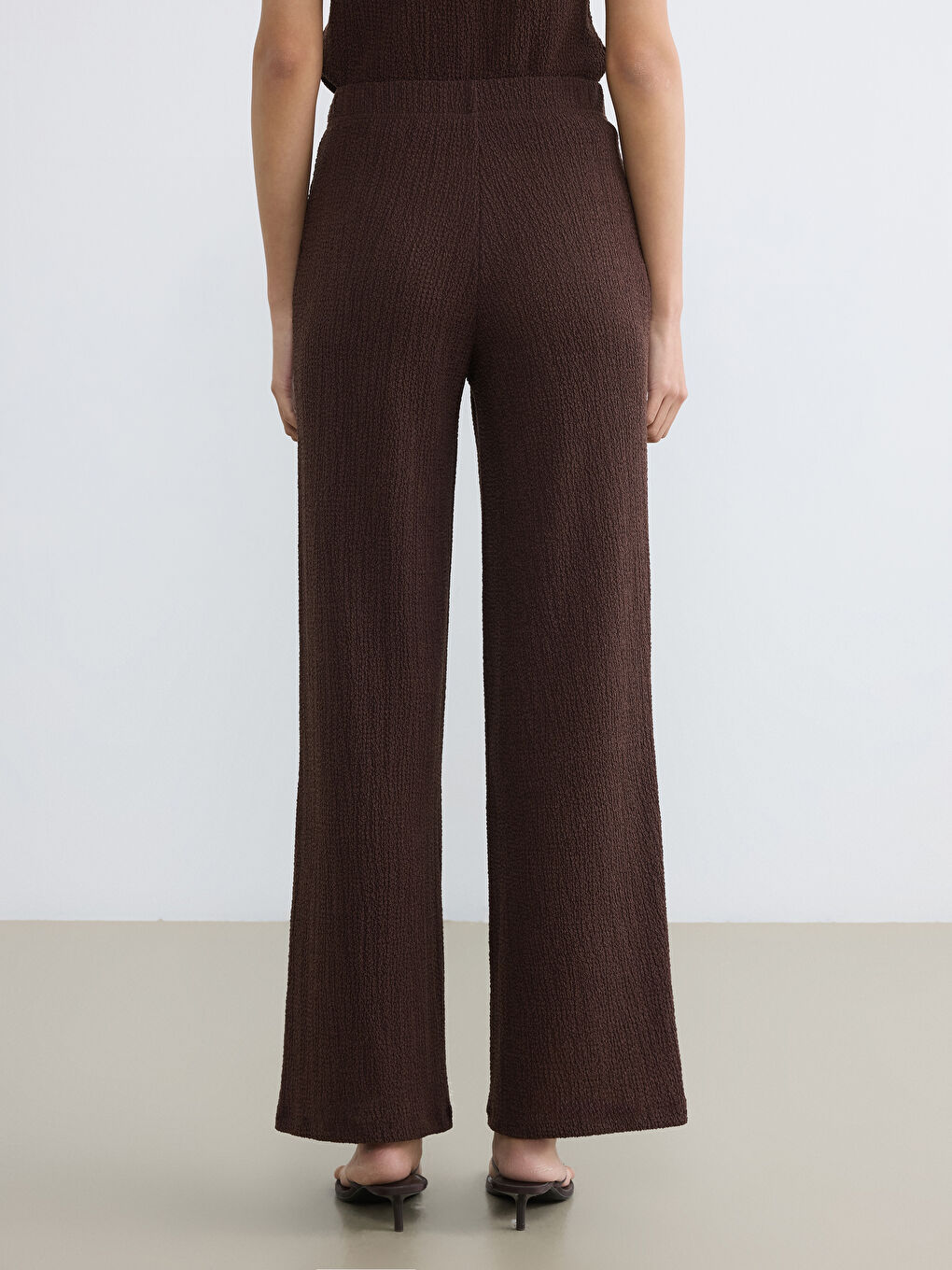 Kahverengi Beli Lastikli Dokulu Kadın Pantolon-3