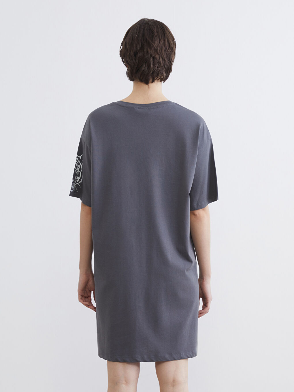 Gri Stranger Things Baskılı Kadın Gecelik-3