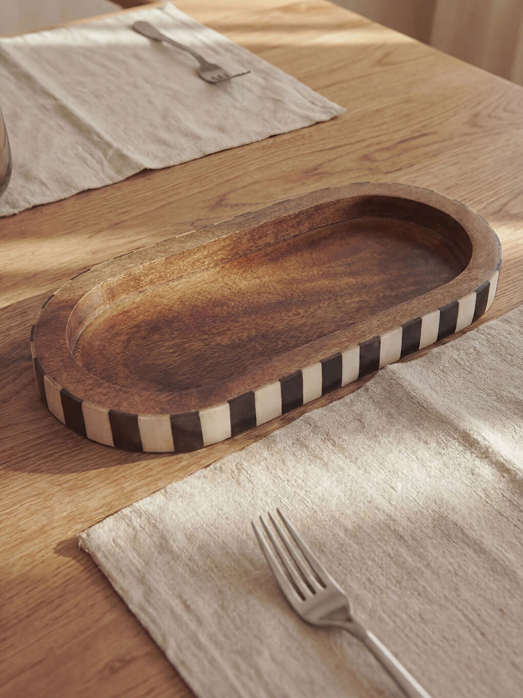 صينية تقديم بني