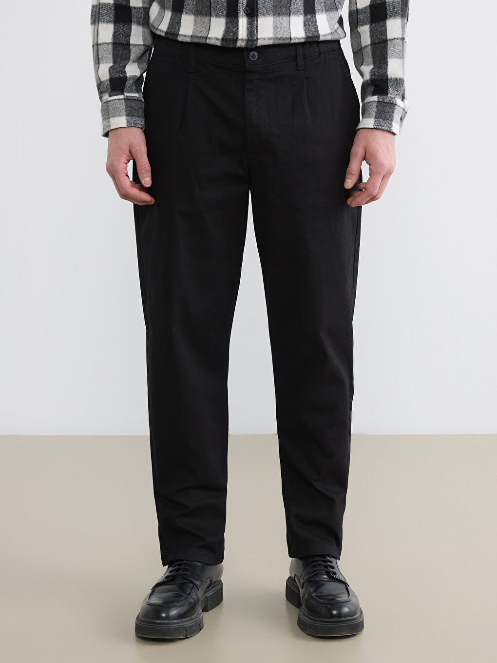 Siyah Standart Kalıp Beli Lastikli Erkek Pantolon-1