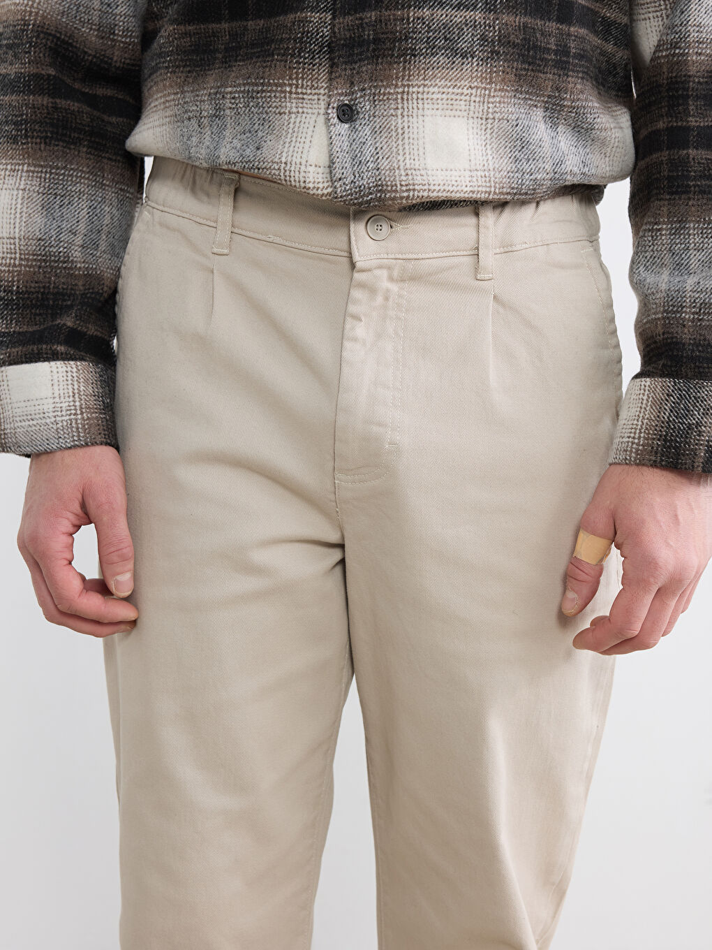 Bej Standart Kalıp Beli Lastikli Erkek Pantolon-2
