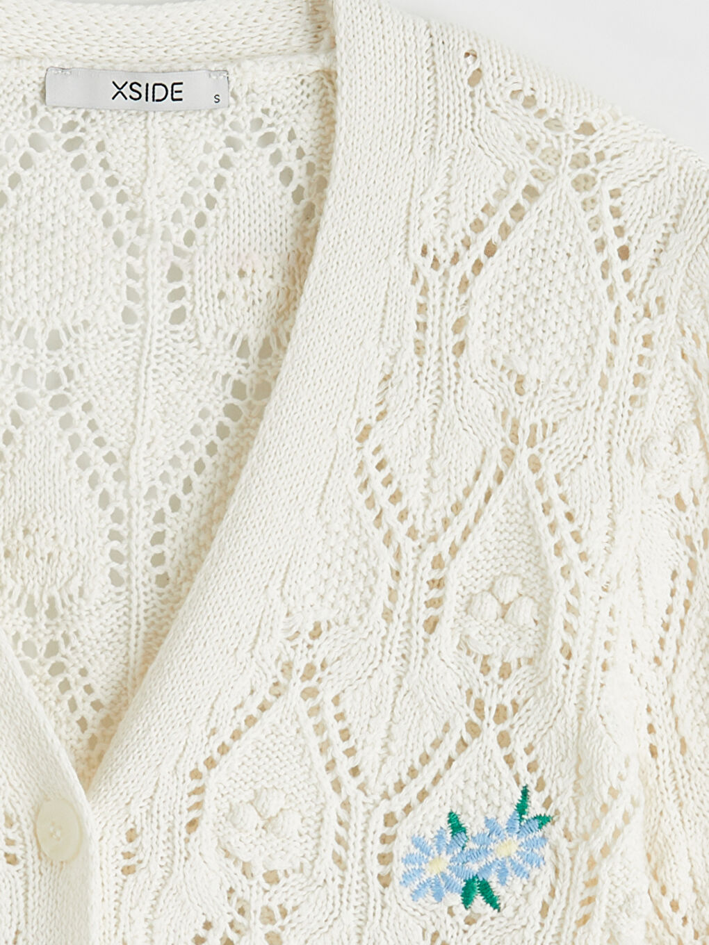 Ekru V Yaka Nakışlı Kadın Triko Hırka-5
