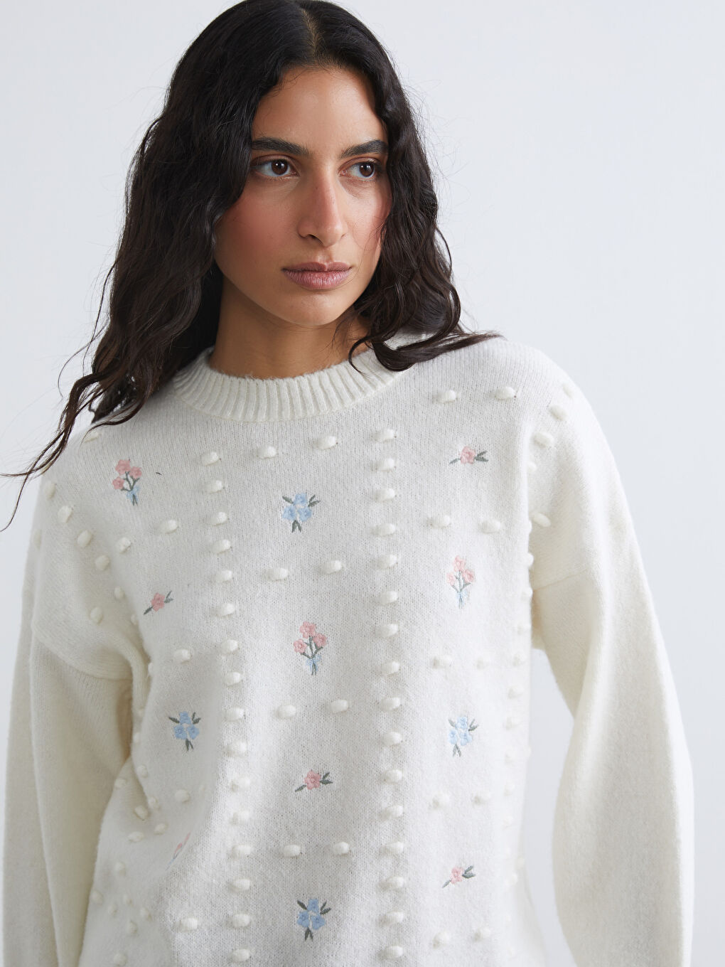 Ekru Bisiklet Yaka Nakışlı Kadın Triko Kazak	