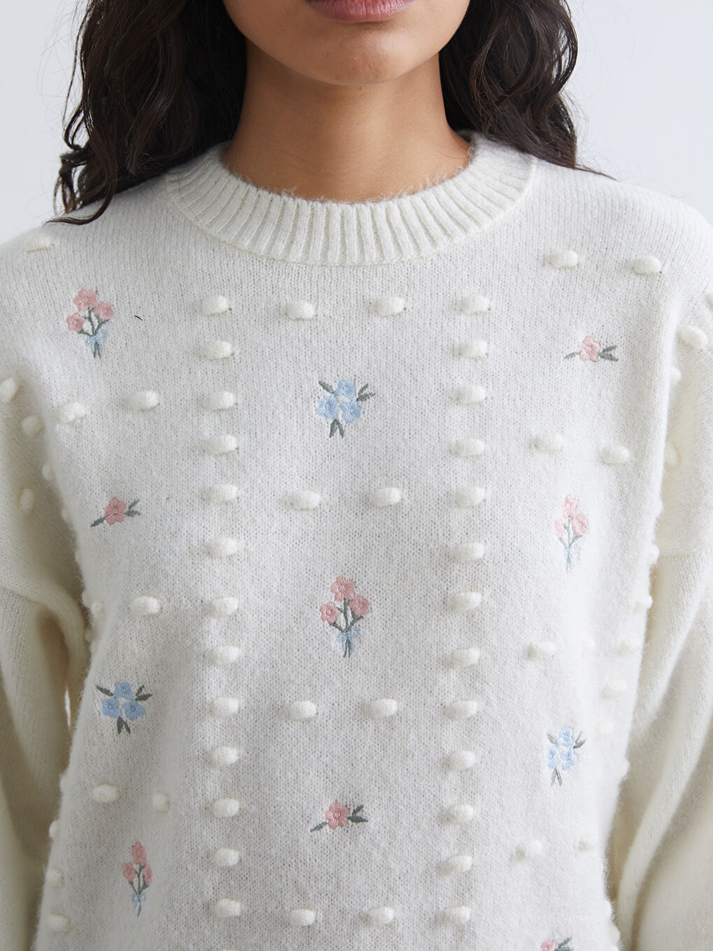 Ekru Bisiklet Yaka Nakışlı Kadın Triko Kazak	-2