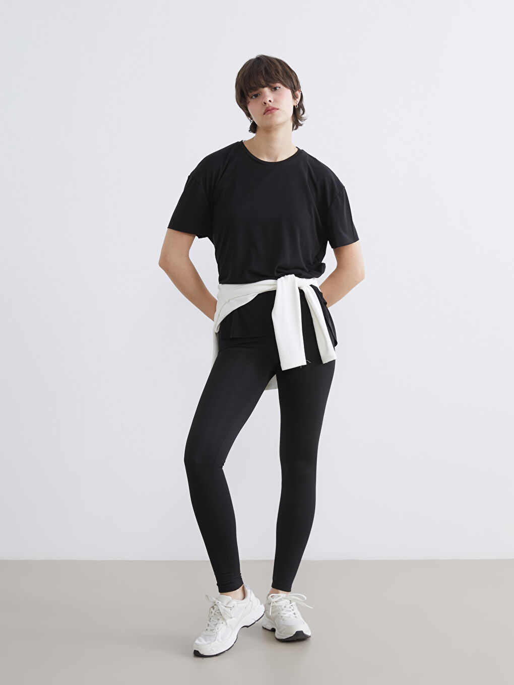 Siyah Bisiklet Yaka Oversize Kadın Spor Tişört-1