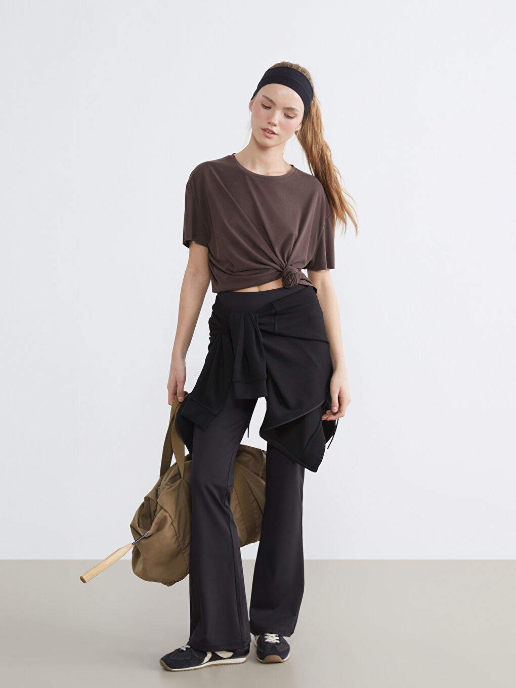 Kahverengi Bisiklet Yaka Oversize Kadın Spor Tişört-1