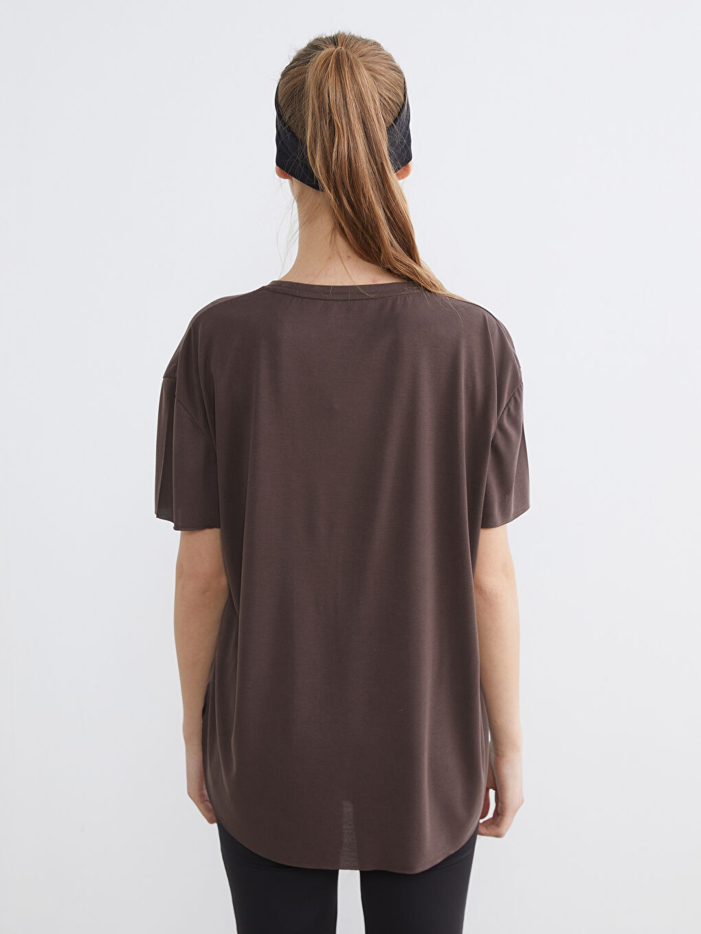 Kahverengi Bisiklet Yaka Oversize Kadın Spor Tişört-3