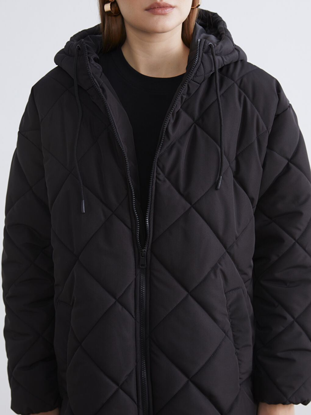 Siyah Kapüşonlu Kapitone Kadın Şişme Mont-2