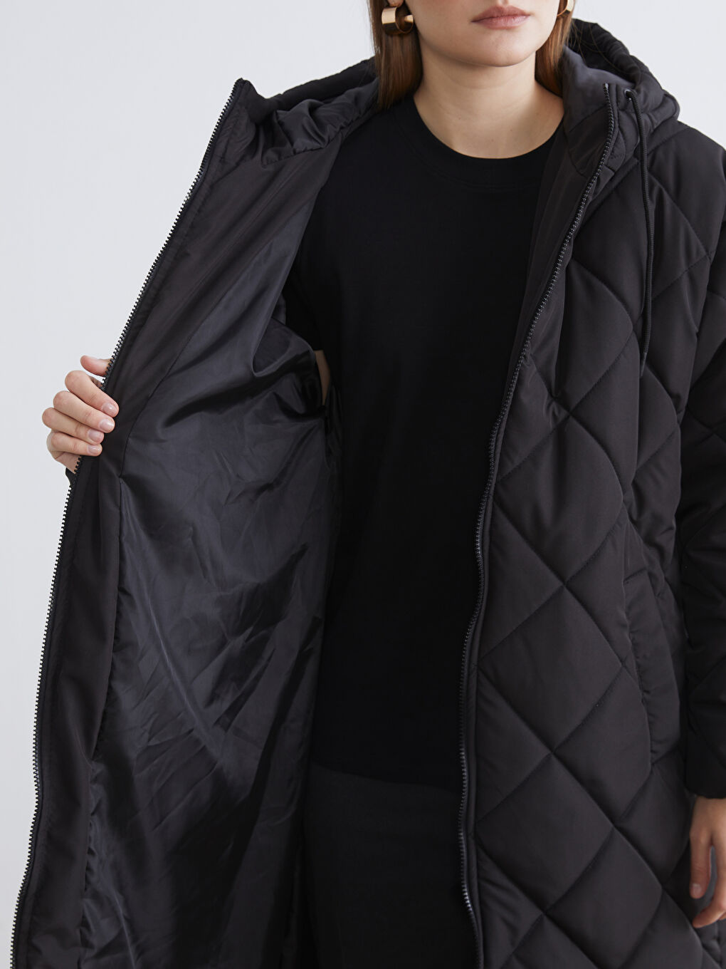 Siyah Kapüşonlu Kapitone Kadın Şişme Mont-3