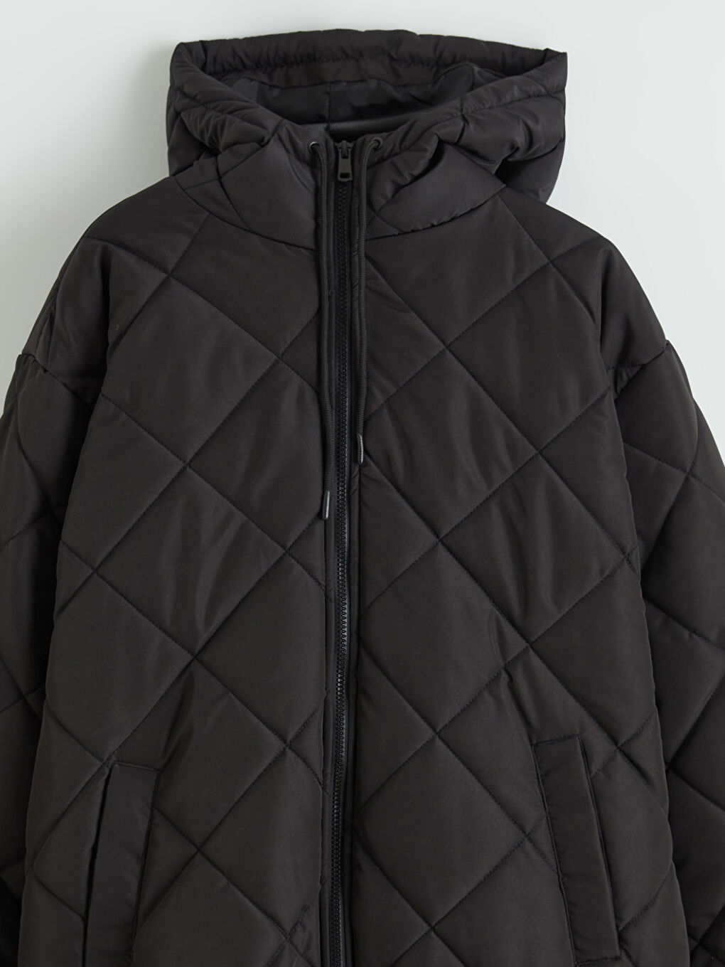 Siyah Kapüşonlu Kapitone Kadın Şişme Mont-6