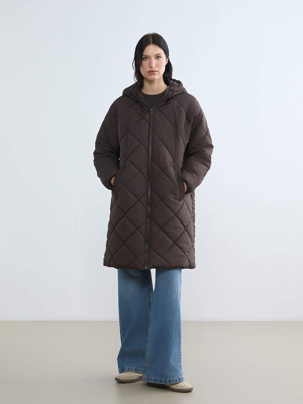 Kahverengi Kapüşonlu Kapitone Kadın Şişme Mont-1