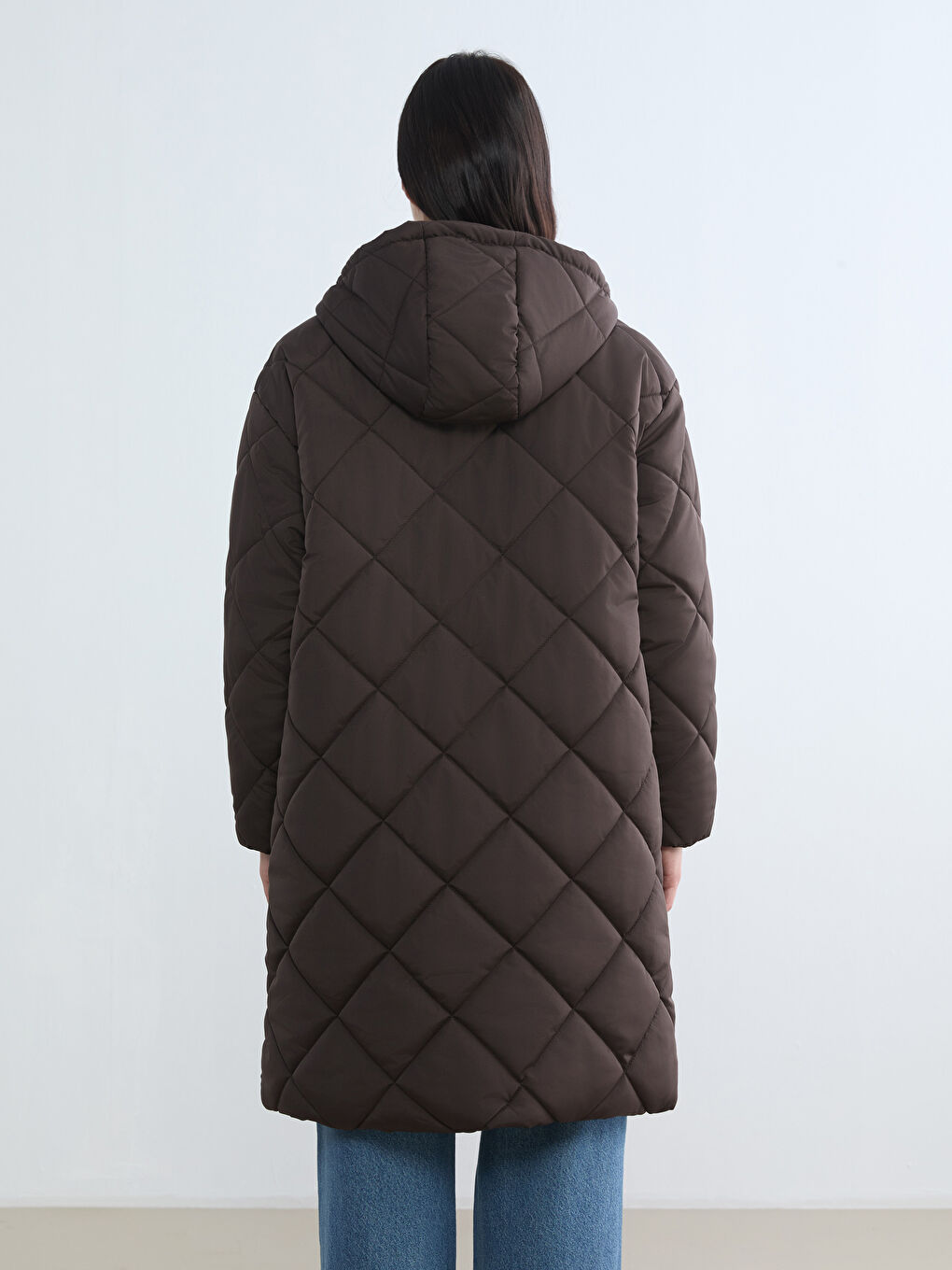 Kahverengi Kapüşonlu Kapitone Kadın Şişme Mont-4