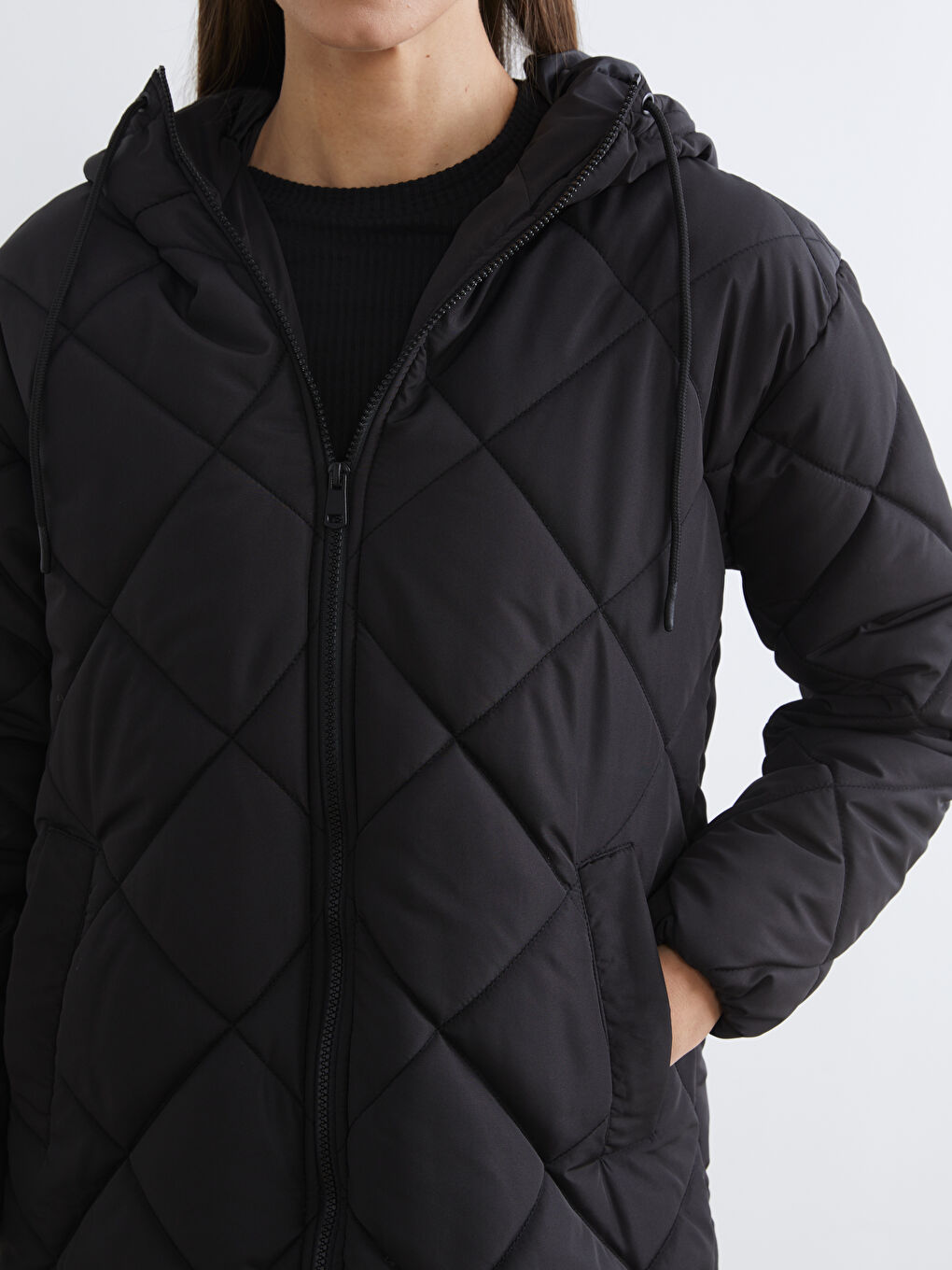 Siyah Kapüşonlu Kapitone Kadın Şişme Mont-2